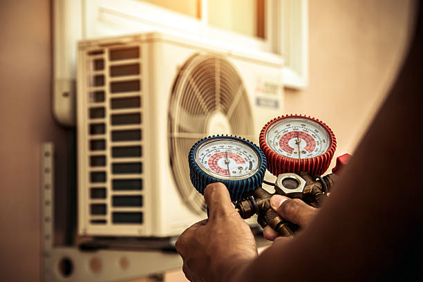 Professional Hvac technician working in Tipton, IA